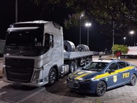PRF prende caminhoneiro e passageiro durante fiscalização na BR 381 em Carmópolis de Minas (MG)