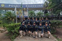 Policiais femininas da PRF realizam Operação “Rosas de Aço” em Minas Gerais