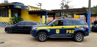 PRF apreende veículo roubado, em Muriaé (MG)