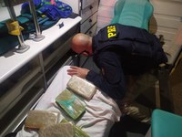 PRF apreende pasta base de cocaína em ambulância UTI móvel, em Betim (MG)