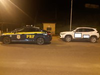PRF apreende veículo com queixa de apropriação indébita, em Leopoldina (MG)