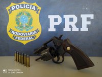 PRF detém motorista portanto ilegalmente revólver calibre 38