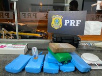 PRF apreende pasta base de cocaína em João Monlevade (MG)