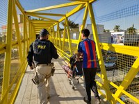 PRF realiza Operação Travessia Segura para conscientizar pedestres na BR 040