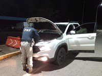 PRF apreende veículo com suspeita de inautenticidade em Araxá (MG)