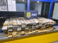 PRF apreende 120 quilos de maconha em Uberaba (MG)