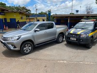PRF apreende caminhonete clonada, em Patos de Minas (MG)