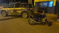 PRF apreende moto adulterada, em Patos de Minas (MG)