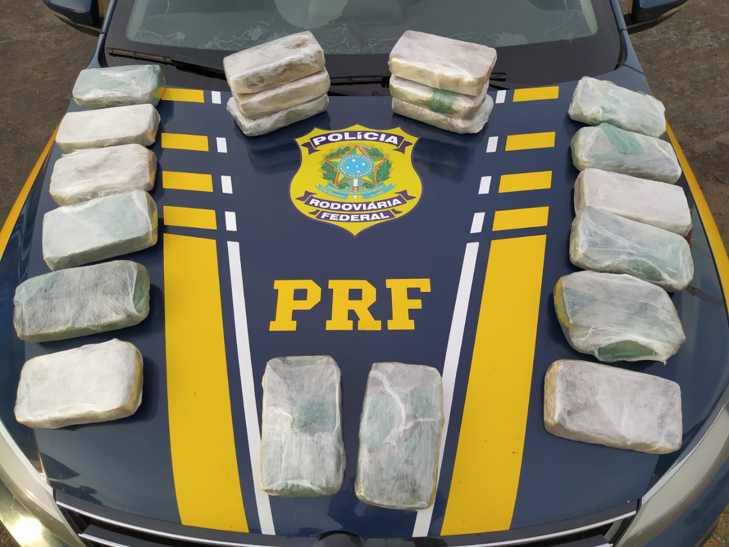 PRF apreende pasta base de cocaína avaliada em mais de R milhões em Araxá MG Polícia