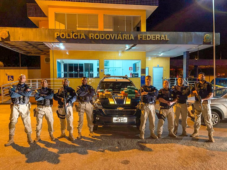 Maaconha João MonPRF apreende 70 kg de maconha durante operação de combate ao crime na BR 381levade.jpeg