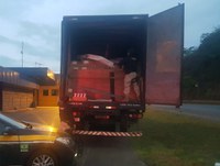 PRF recupera carga de produtos lácteos roubada, em Sete Lagoas (MG)
