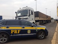 PRF recupera Rodotrem e carga de milho roubados em Uberlândia (MG)