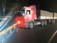PRF apreende veículo e recupera carga roubada, em Uberlândia (MG)
