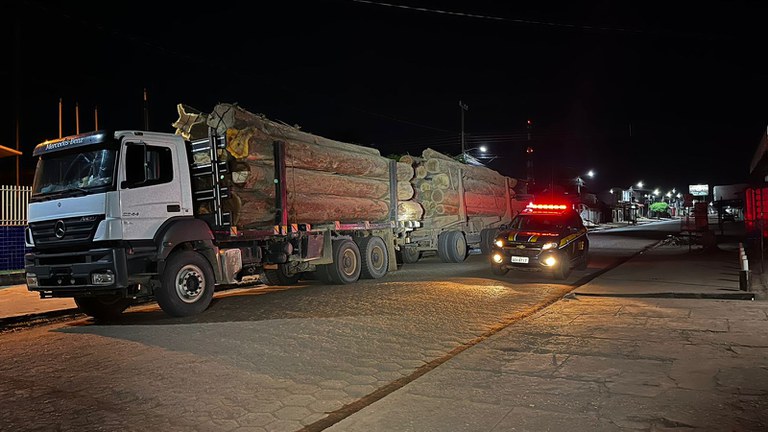 PRF apreende 62 m³ de madeira ilegal, em Jacundá/PA