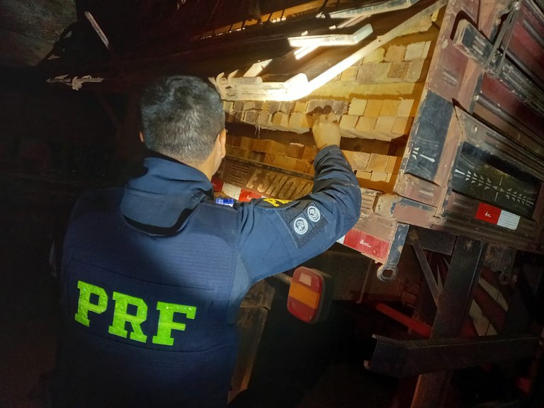 PRF apreende cerca de 46 m³ de madeira ilegal, em Dom Eliseu/PA