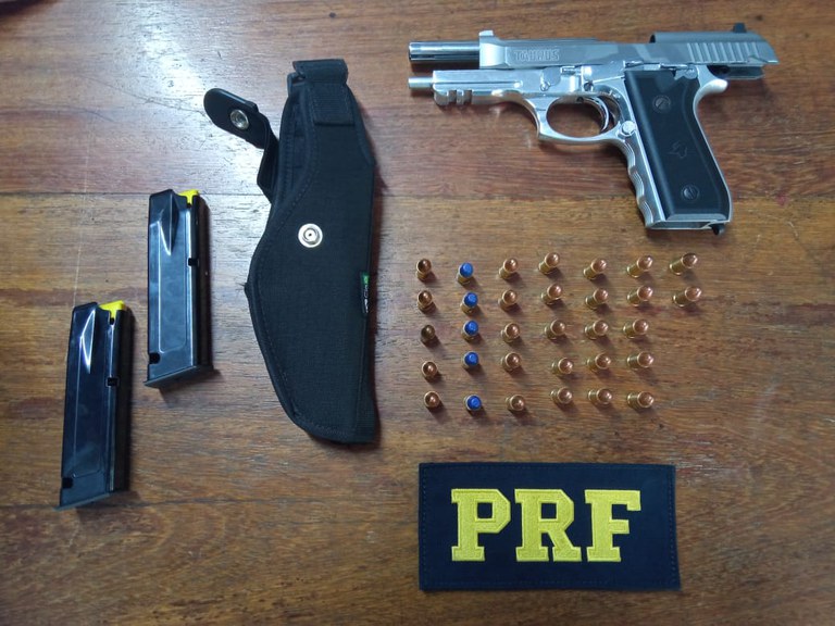 PRF apreende arma de fogo, em Castanhal/PA