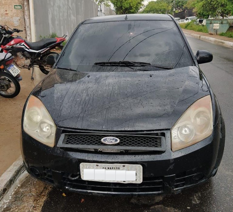 PRF recupera carro roubado, em Marabá/PA