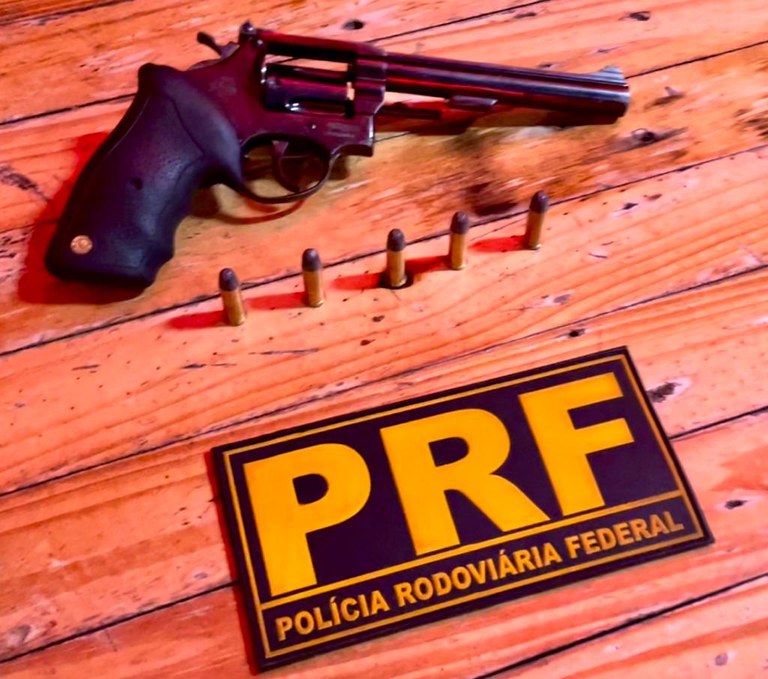 PRF apreende arma de fogo e munições, em Santarém/PA