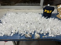 PRF apreende mais de 600 papelotes de cocaína, em Santa Maria do Pará/PA