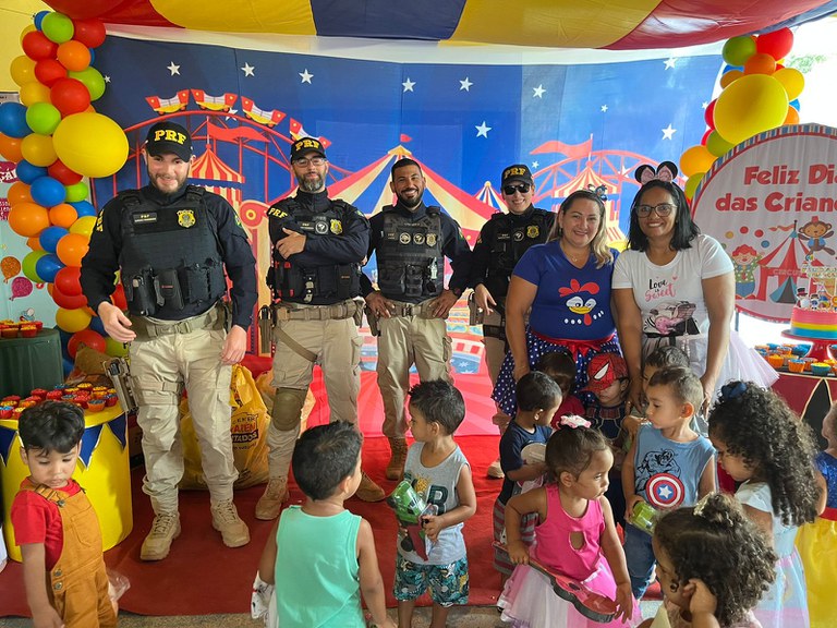 PRF realiza ação solidária em escola municipal, no município de Santarém/PA