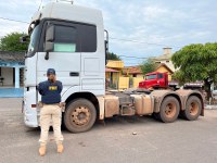 PRF recupera caminhão com restrição de apropriação indébita, em Santarém/PA