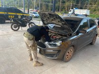 PRF recupera carro roubado, em MojuÍ dos Campos/PA