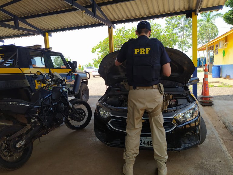 PRF recupera veículo roubado, em Altamira/PA