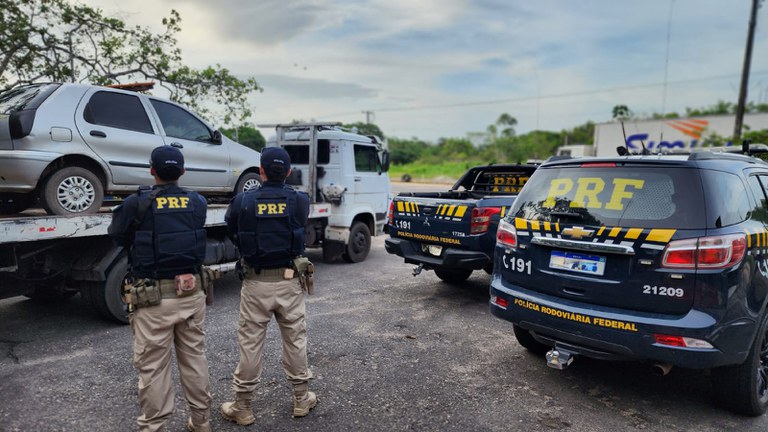 PRF recupera veículo roubado há três anos, em Santa Maria do Pará/PA