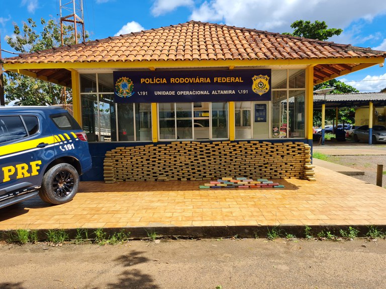 PRF apreende 447 kg de drogas escondidas em caminhão, em Altamira/PA