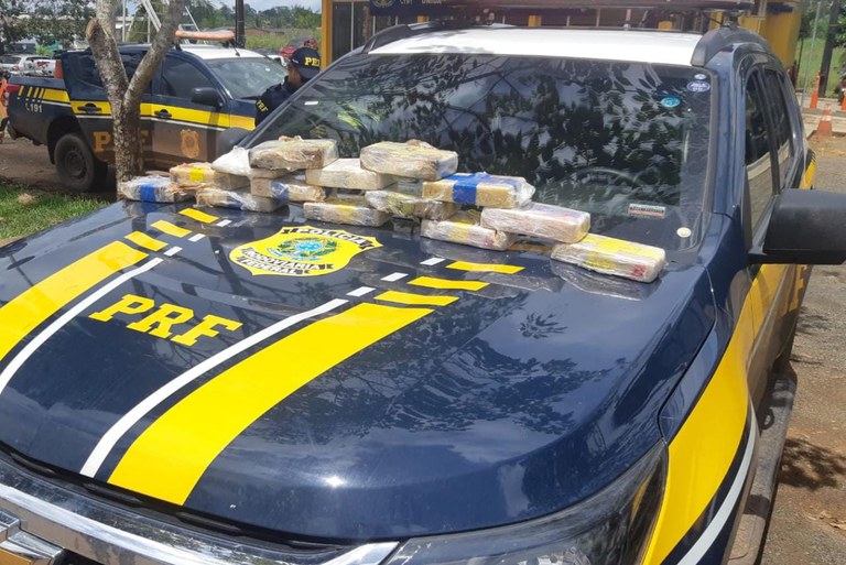 PRF apreende 23,5 kg de pasta base de cocaína e um revólver municiado, em Altamira