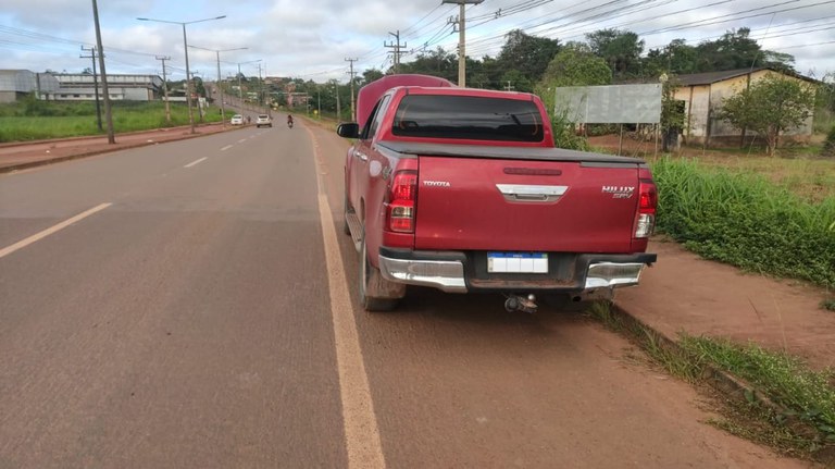 PRF recupera caminhonete roubada, em Altamira/PA