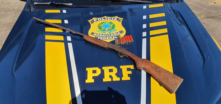PRF prende condutor com espingarda e munições, em Dom Eliseu/PA
