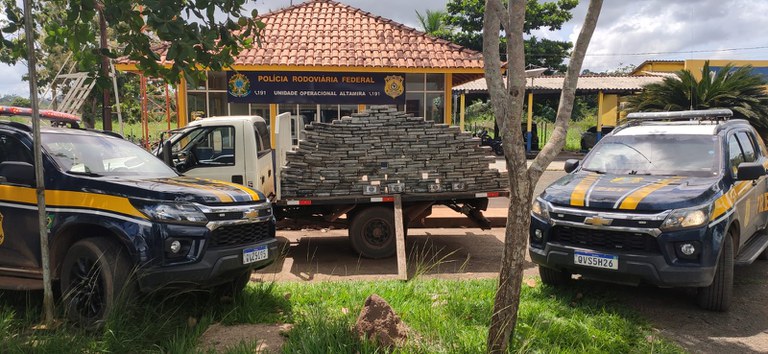 PRF apreende 250 kg de Cloridrato de Cocaína escondidos em caminhão, em Altamira/PA