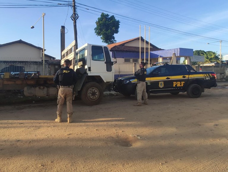 Em Brasil Novo/PA, a PRF apreende caminhão adulterado