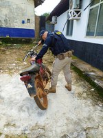 Em Pacajá/PA, a PRF recupera motocicleta roubada