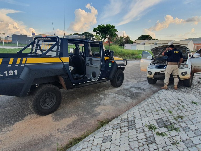 Em Redenção (PA), a PRF recupera veículo e prende mulher por receptação