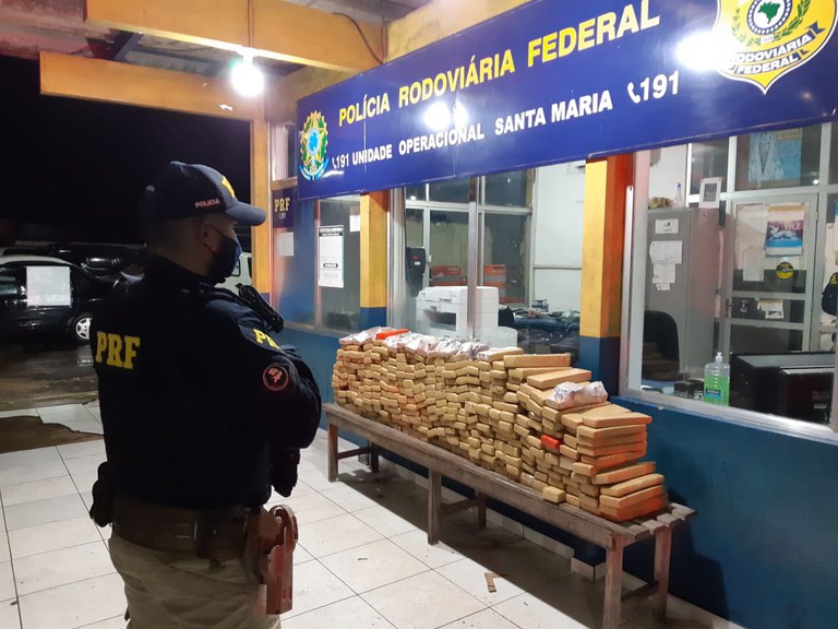 PRF apreende 233 kg de maconha em Santa Maria do Pará