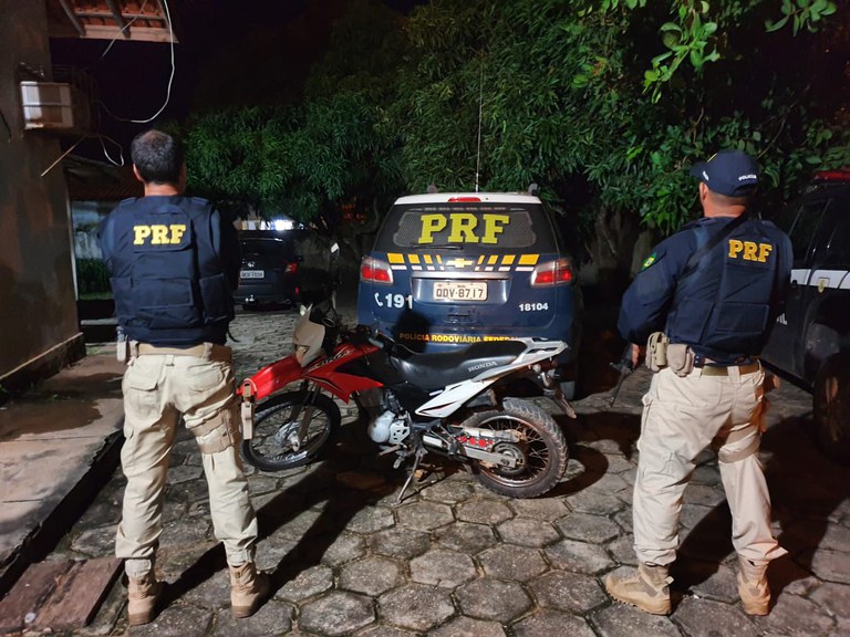 Em Abel Figueiredo/PA, a PRF recupera motocicleta roubada e prende condutor por receptação