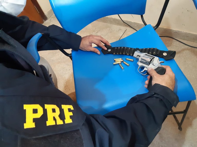 PRF prende homem por porte ilegal de arma de fogo, em Ipixuna