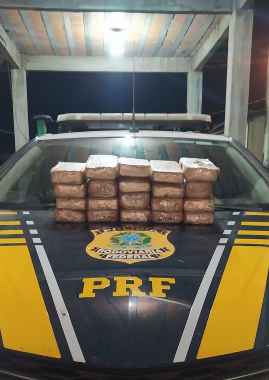 PRF apreende 20,5 kg de pasta base de Cocaína, em Marabá