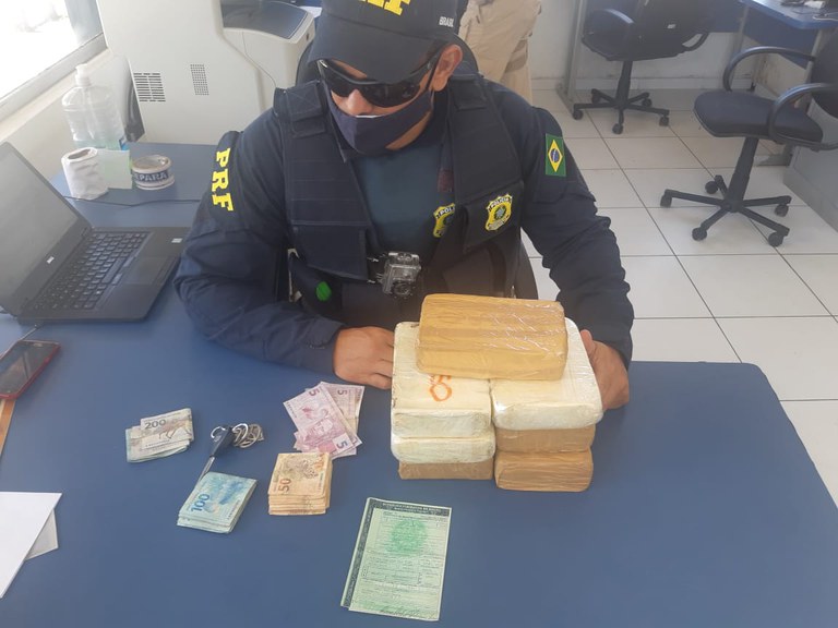 PRF apreende 7 kg de pasta base de cocaína, em Santa Maria do Pará