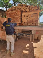 PRF apreende mais de 10m³ de madeira ilegal em Anapú/PA