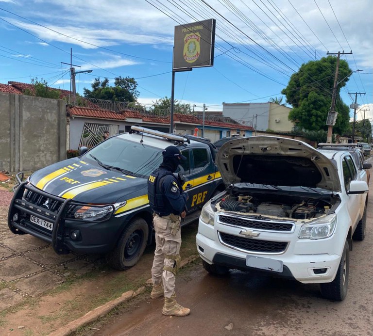 PRF recupera veículo roubado e prende condutor por receptação e uso de documento falso, em Itaituba/PA