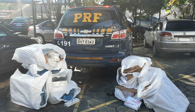 Em Marituba/PA, a PRF apreende 5.000 maços de cigarros contrabandeados