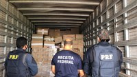 Em Santa Maria do Pará, a PRF realiza ação integrada com a Receita Federal e apreende 21 mil calçados falsificados