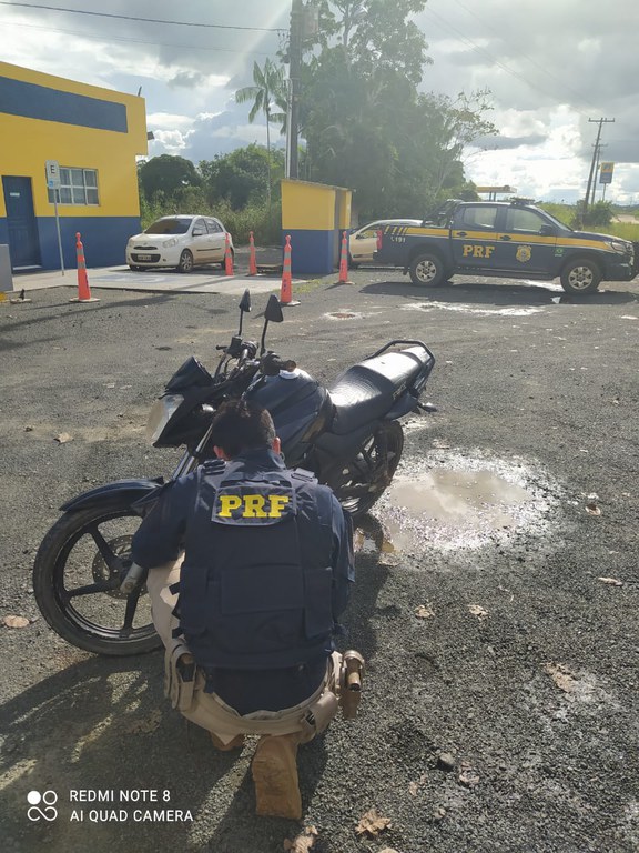 Em Altamira/PA, a PRF recupera motocicleta roubada e prende homem por receptação