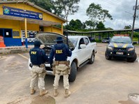 Em Santarém/PA, a PRF recupera caminhonete furtada em Redenção e prende condutor por receptação e uso de documento falso