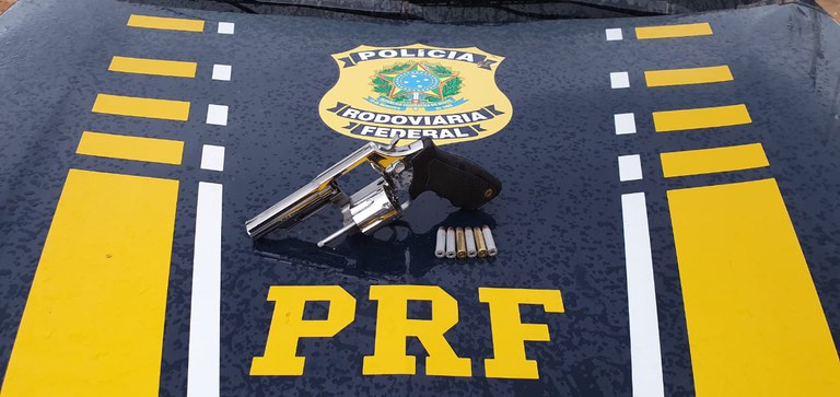 Em Trairão/PA, a PRF prende homem por porte ilegal de arma de fogo