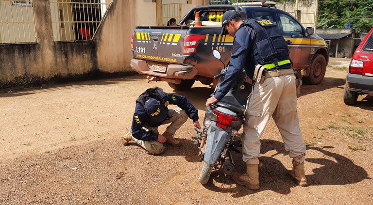 Em Trairão/PA, a PRF recupera motocicleta furtada de Goiânia