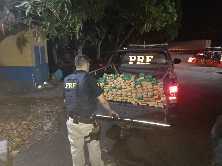 PRF apreende 120 quilos de Maconha em caminhonete, em Santa Maria do Pará